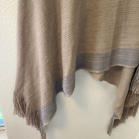 MAX EDITION Knit Poncho Asymmetrical Acrylic Size Sm/Med Fringe Boho Artsy - Picture 7 of 14